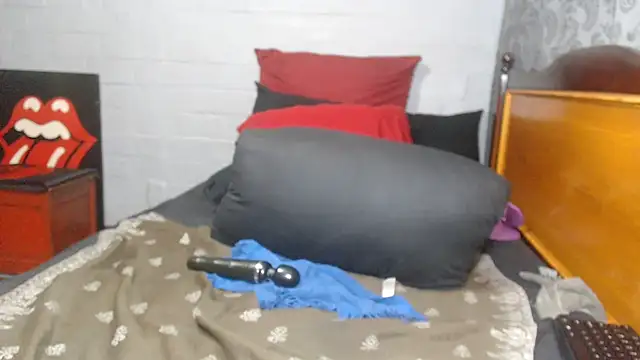 BOOTYDIVAXXX's Live XXX Chat