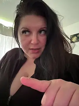 Curvybrunette1998's Webcam Show