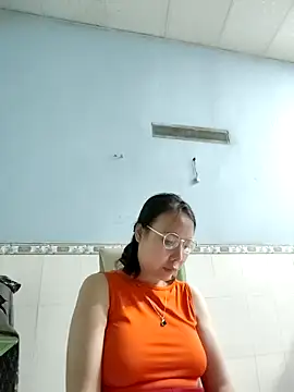 FamritaのライブXXXチャット