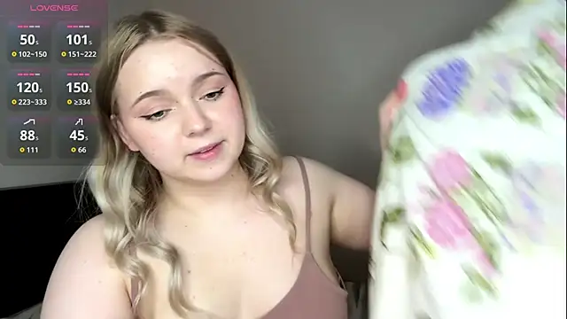 ZaraCreedon's Webcam Show