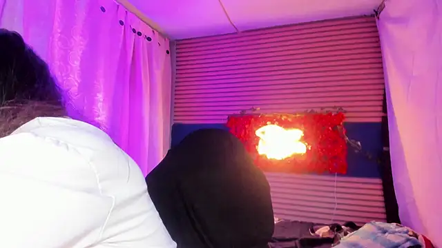 rosse_2504's Live XXX Chat