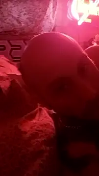 Luv2SuckBWC92: онлайн-секс-чат