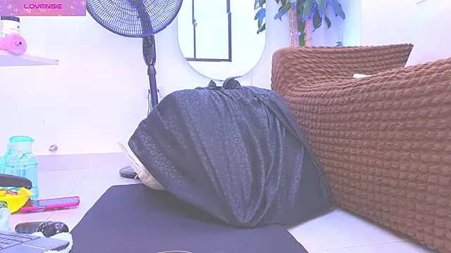 Daisy_Price Adlı Modelin Canlı XXX Sohbeti