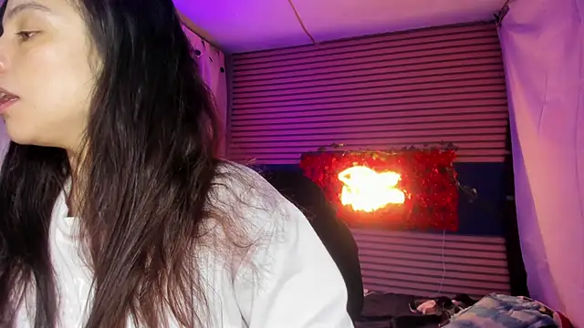 rosse_2504's Live XXX Chat