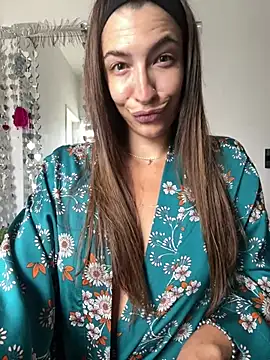 Yara-Lolii Chat XXX in diretta