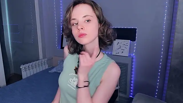 CrystaLeah: онлайн-секс-чат