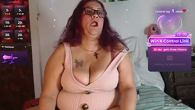 Chat XXX en directo de BiirdyDavis