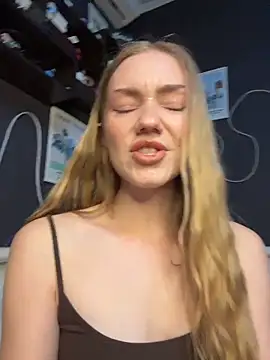 Chat XXX en directo de MilaMoone