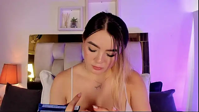 Chat XXX en directo de emmy_r