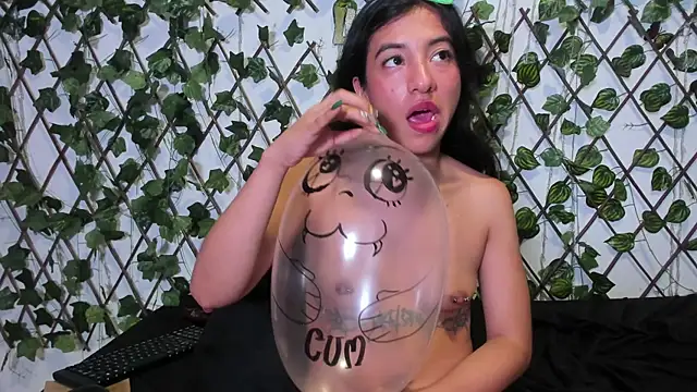 Chat XXX ao vivo de LittlePeach_