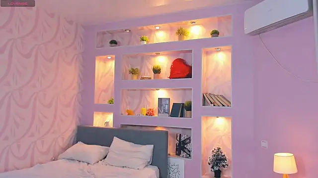 FloraDobb Live XXX Chat