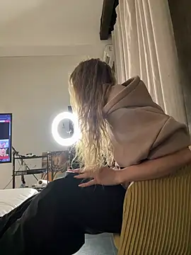 AriWild: απευθείας συνομιλία ΧΧΧ