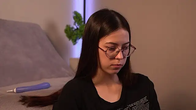 ywixos: απευθείας  συνομιλία ΧΧΧ