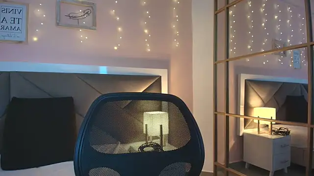 lilly_rohanのライブXXXチャット