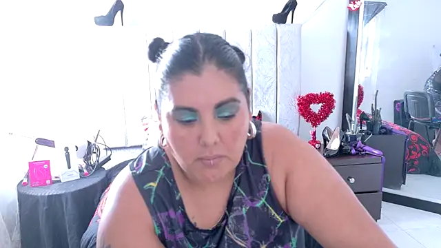 AndreaKinky Adlı Modelin Canlı XXX Sohbeti