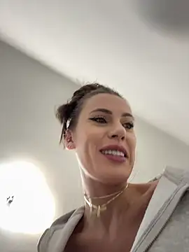 _JessyRey_ Adlı Modelin Canlı XXX Sohbeti