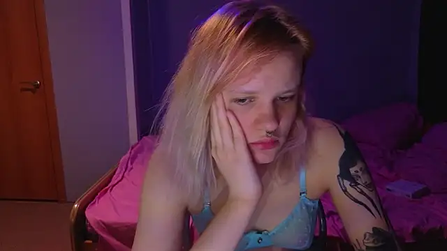 Elieiza_xo Adlı Modelin Canlı XXX Sohbeti