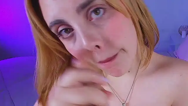 MiaColucci18's Live XXX Chat