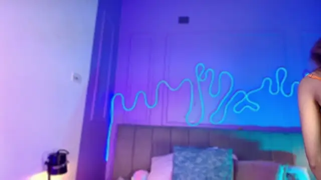 Sofly_s Adlı Modelin Canlı XXX Sohbeti