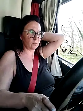 Milfa_nimfomana élő XXX-chatje