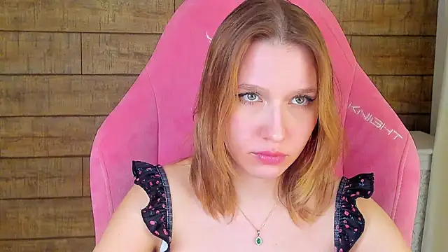 LiliLinnのライブXXXチャット