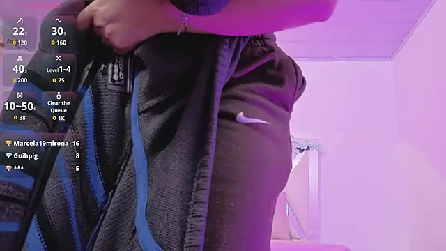 ZURY_TAY élő XXX-chatje