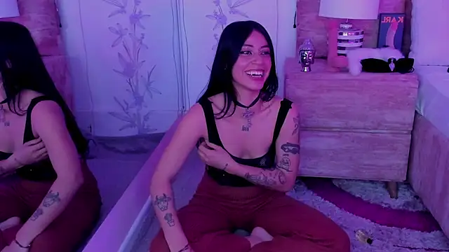 MiaLiberty Chat XXX live