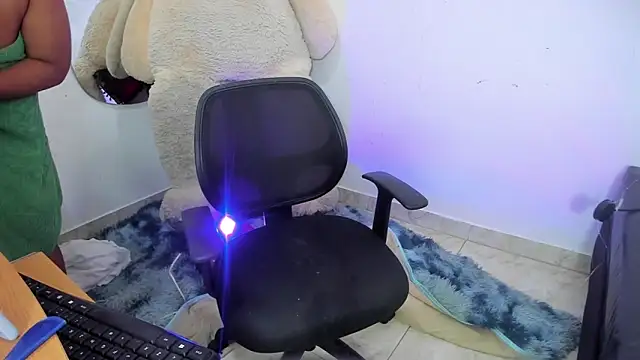 _1Noah_'s Live XXX Chat