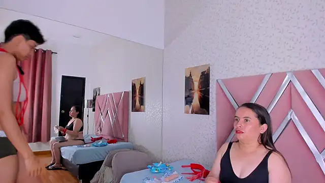 natasha_and_zoe: διαδικτυακό σόου στην κάμερα