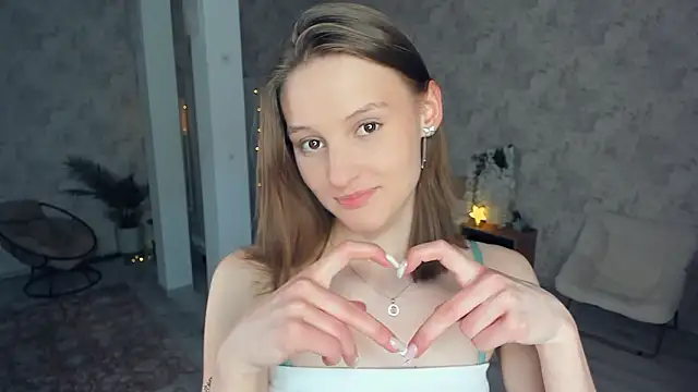 LianneBynon Show in webcam