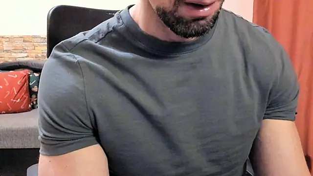 Živý XXX chat HotHunkTrainer