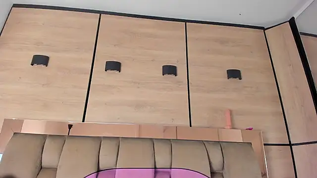 karol_lewiss' Live XXX Chat