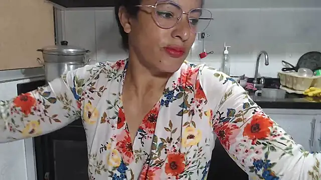 Pokazy przed kamerką – kateleyagrey