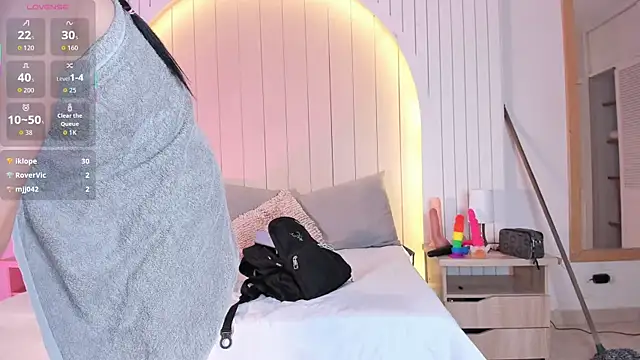 ALICESANDOVAL: онлайн-секс-чат