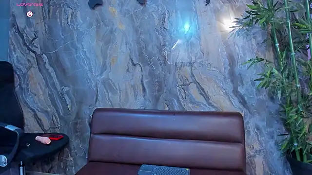 Chat +18 de Oliver_Laurent_ ao vivo