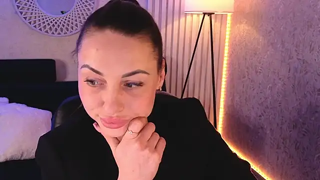 KristiiMax Adlı Modelin Canlı XXX Sohbeti