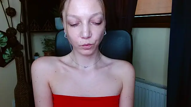 XXX chat uživo modela EmillyPlay