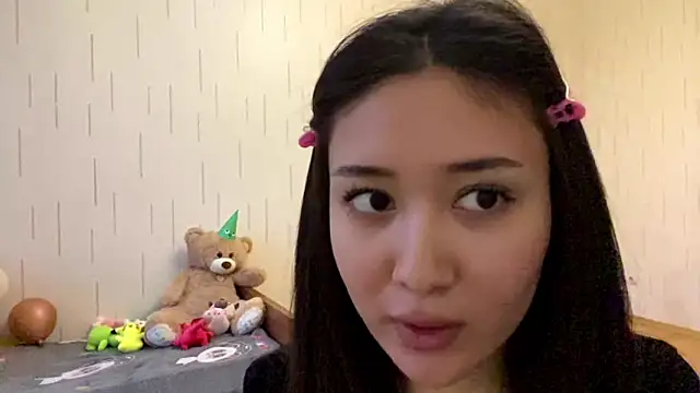 Chatroom XXX en direct de YourMiIa