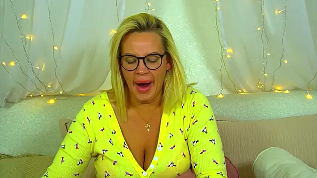 MariaNeumann live XXX chat