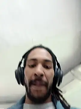 Chatroom XXX en direct de Mikaaa97