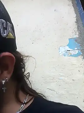 Czat XXX na żywo – hairy_mannn