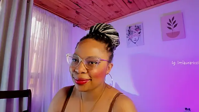 Živý XXX chat Lauraricci__