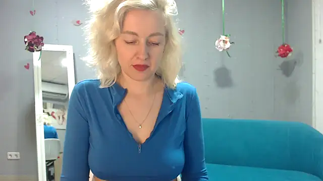 Sunny_blond élő XXX-chatje