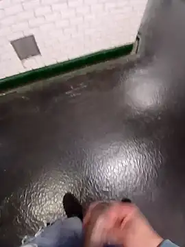 Mikaaa97: διαδικτυακό σόου στην κάμερα