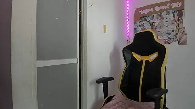 emily_stars1's Live XXX Chat