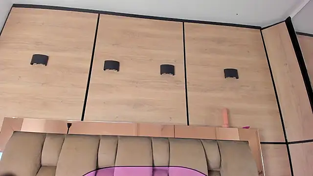 karol_lewiss Adlı Modelin Canlı XXX Sohbeti