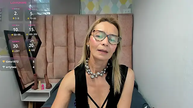 Chat XXX ao vivo de Issa_Milf__