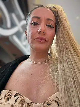 adya-aly's Live XXX Chat