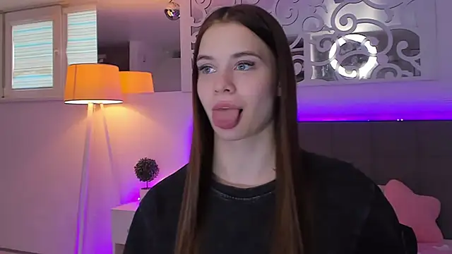 LuisaCloverのライブXXXチャット