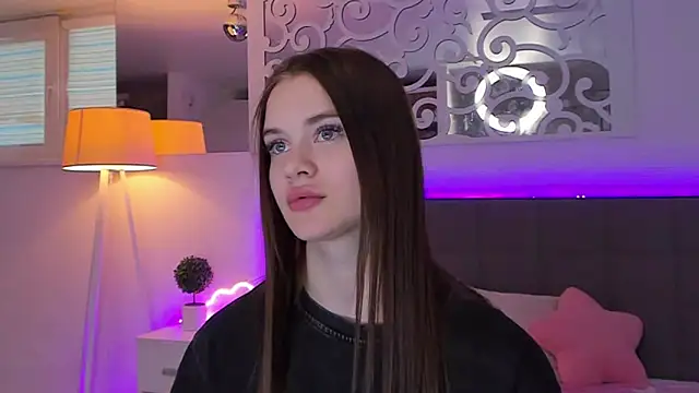 LuisaClover Chat XXX live